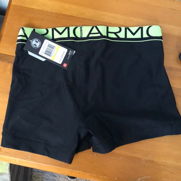 Under armour shorts - Picture 3 of 3